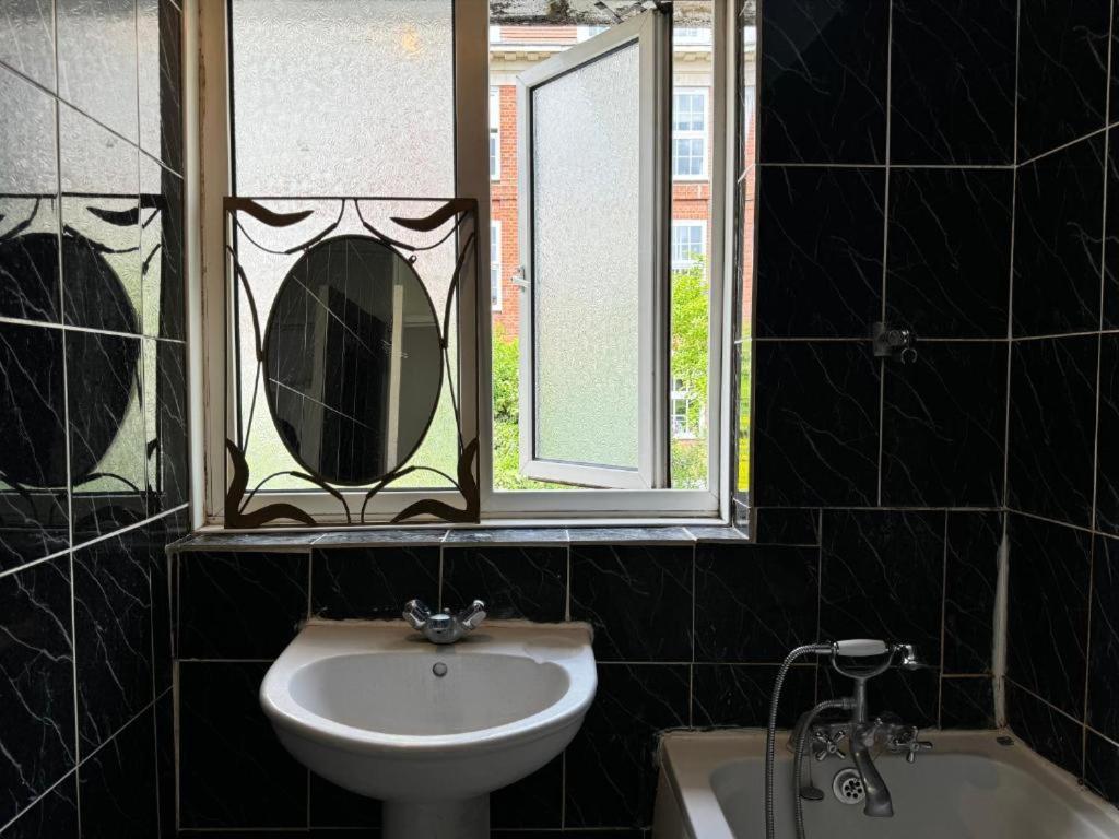 Whitechapel Lindley House R2 Hotel London Bagian luar foto